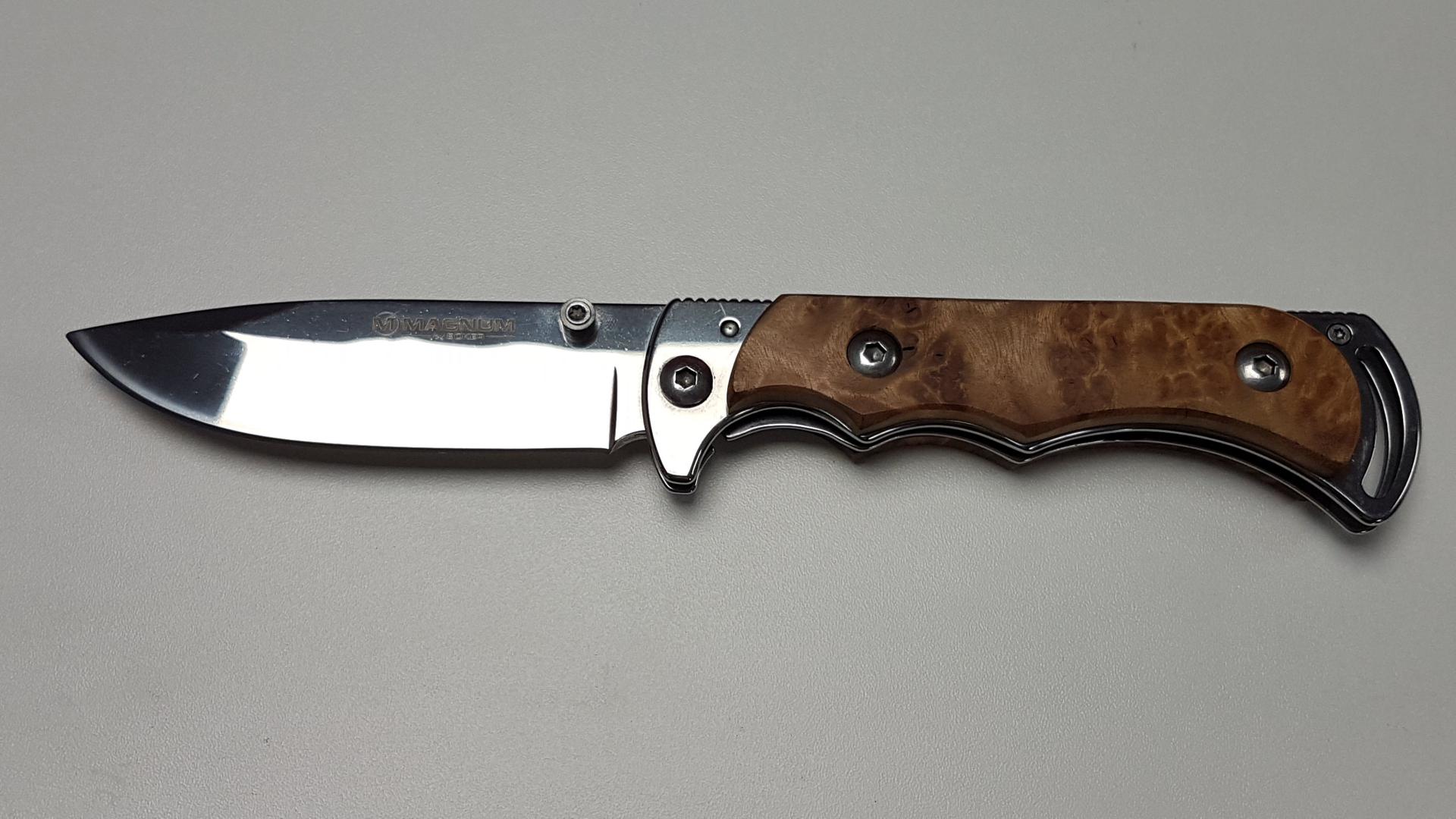 COUTEAU BOKER MAGNUM PRESTIGE HUNTER : Long lame 9.7 cm / fermé 12.3 cm / ouvert 22.3 cm