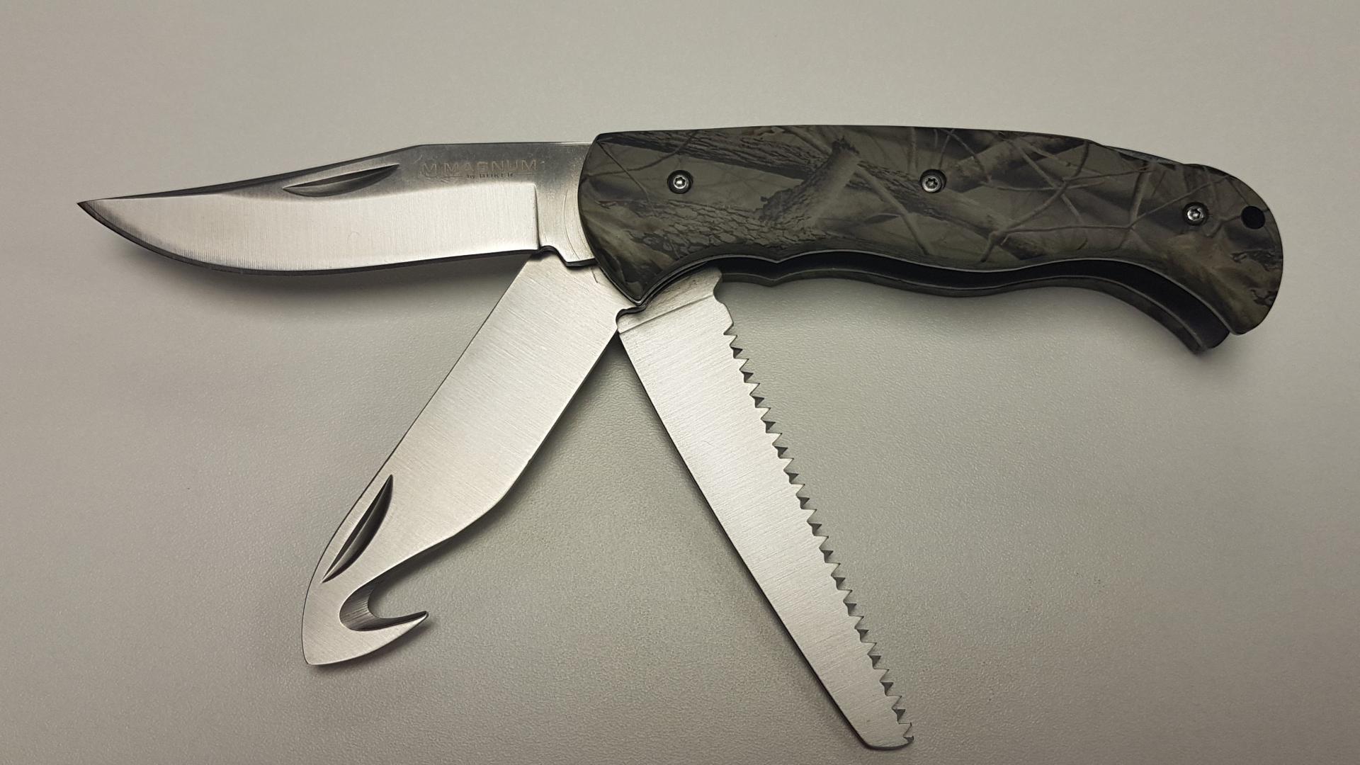 COUTEAU BOKER MAGNUM CAMO HUNTER : Long lame 9 cm / fermé 11.2 cm / ouvert 20.5 cm