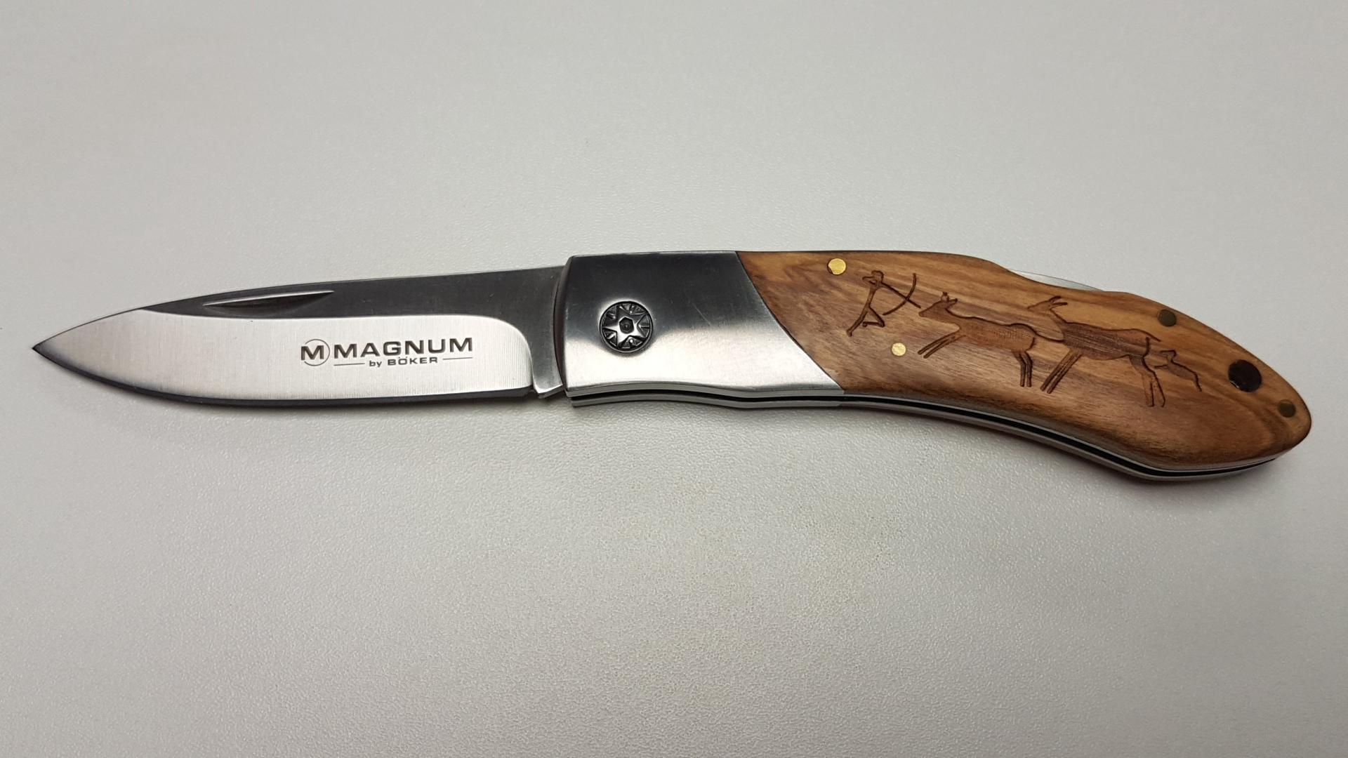 COUTEAU BOKER MAGNUM CAVEMAN STEEL : Long lame 8.2 cm / fermé 11.2 cm / ouvert 19.4 cm